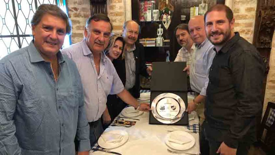 Em São Paulo, presidente do Santos recebe diretores do Nacional-URU