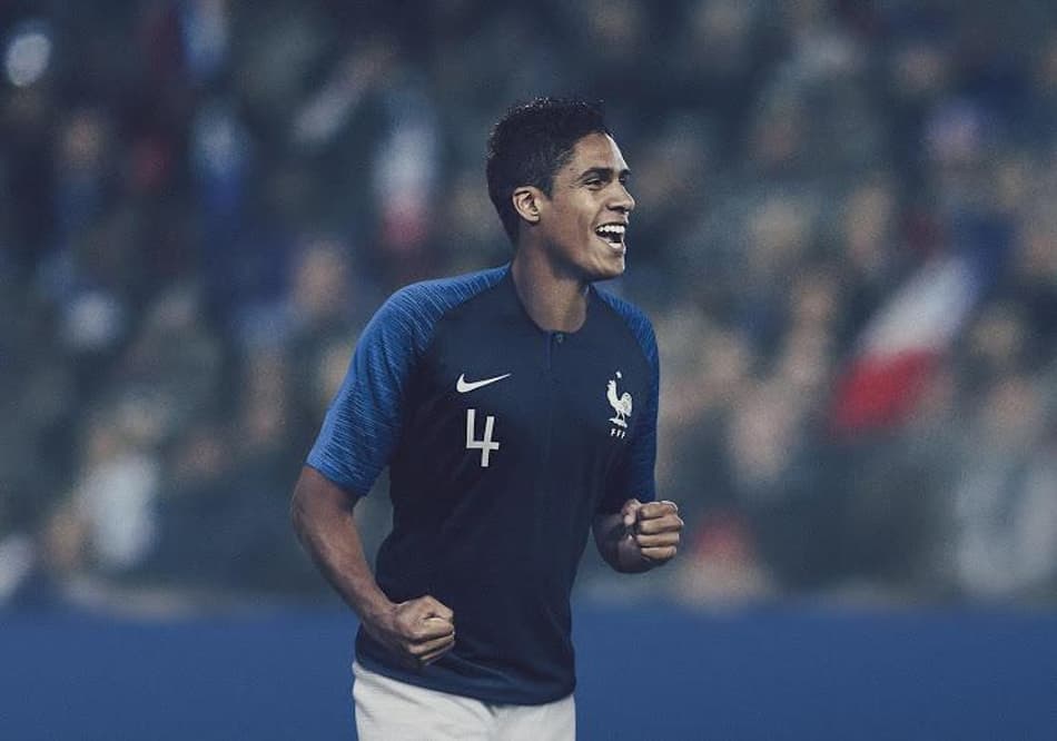 Novidades em azul, branco e vermelho: França e Islândia lançam camisas da Copa
