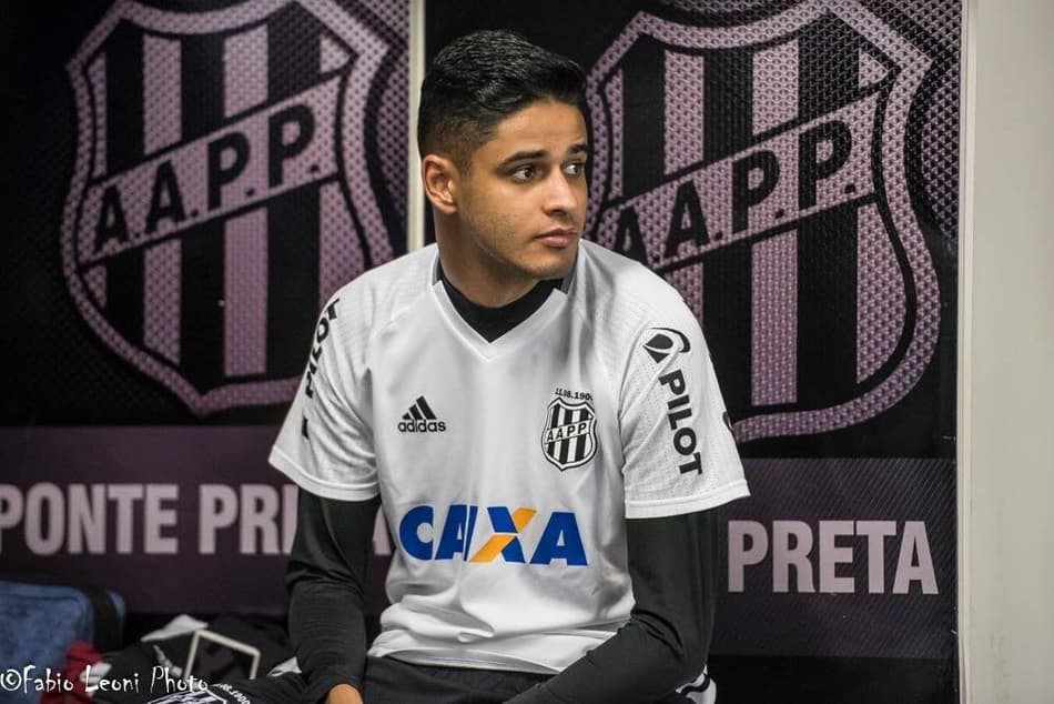 Meia Léo Artur pede para sair Ponte e clube encaminha desligamento