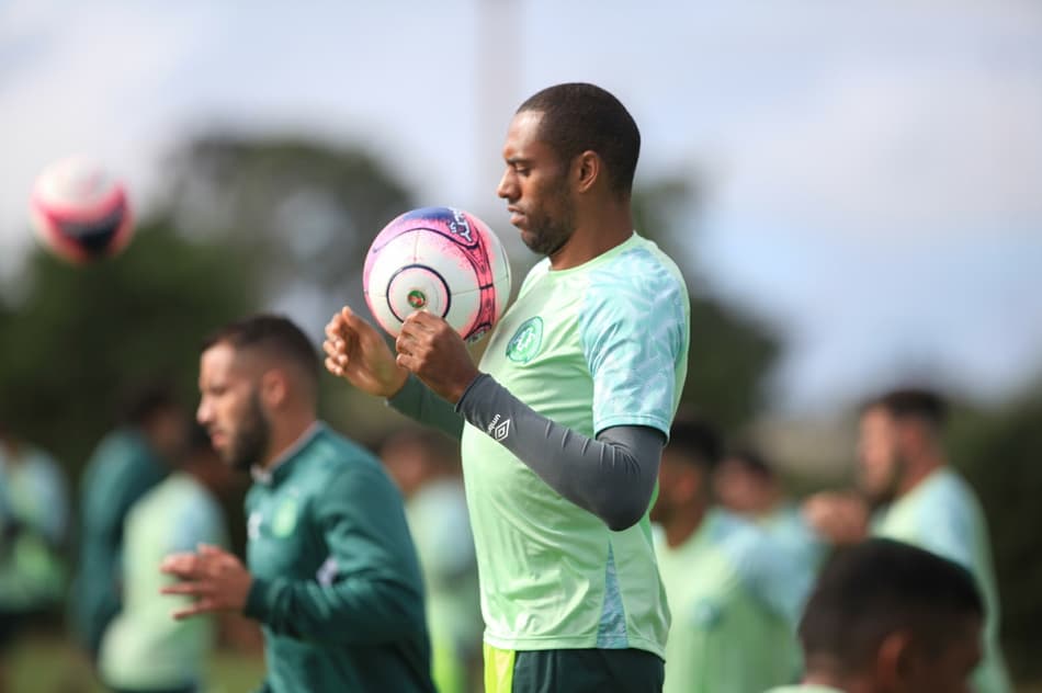 Contrato do zagueiro Douglas com a Chapecoense está fechando ao fim
