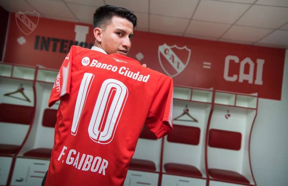 FIFA toma decisão sobre caso envolvendo Fernando Gaibor e Independiente