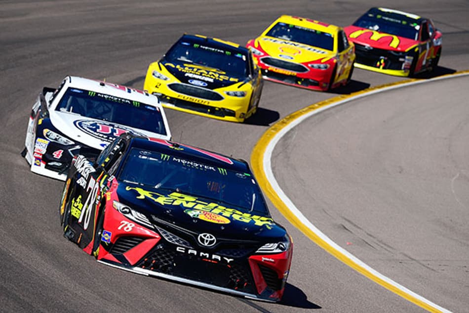 Martin Truex Jr. faz a segunda pole seguida na temporada em Fontana