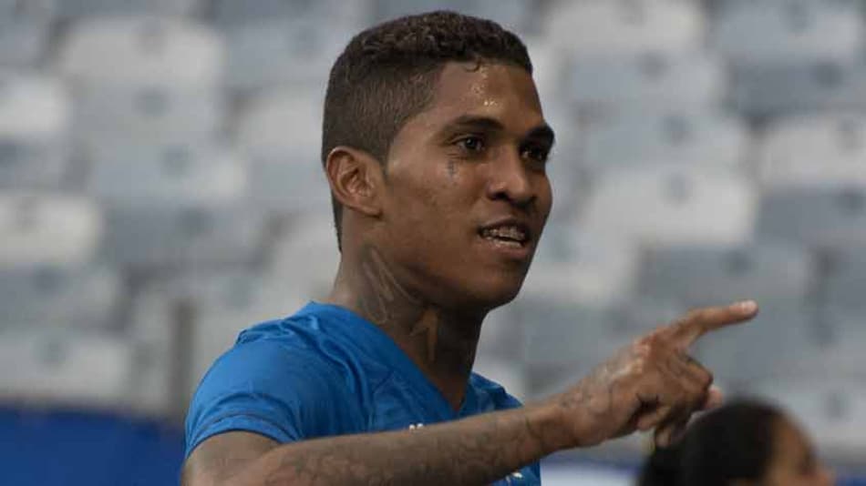 Raniel brilha, Cruzeiro vence e está nas semis do Campeonato Mineiro