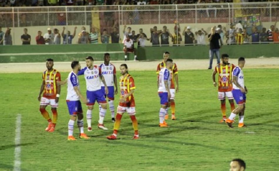 Fora de casa, Bahia sai de campo zerado contra o Juazeirense