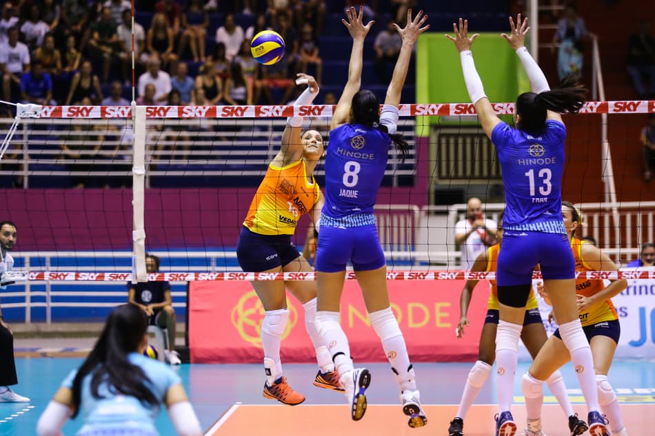 Vôlei Nestlé vence Hinode Barueri fora de casa e vai à semifinal