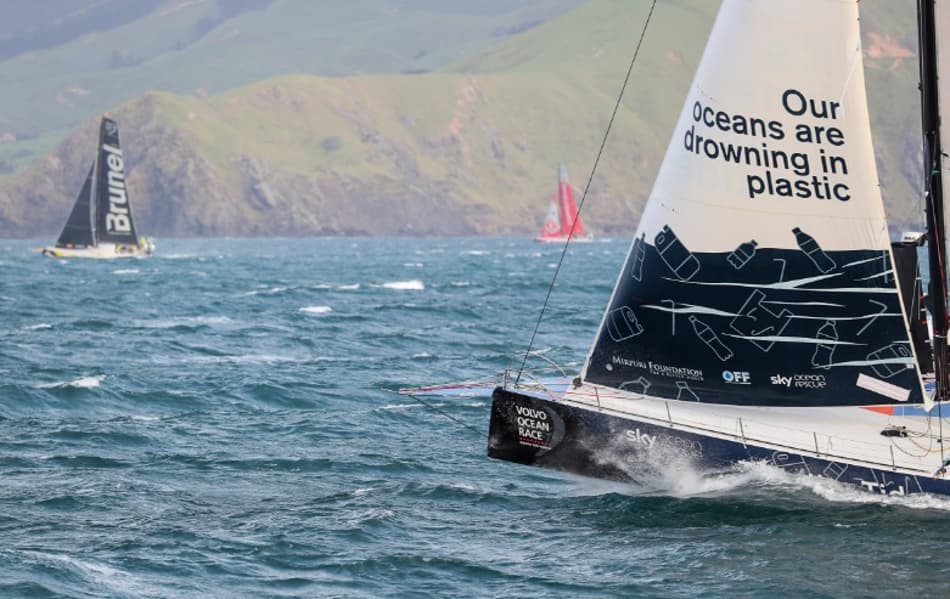 Barcos da Volvo Ocean Race largam em Auckland a caminho do Brasil