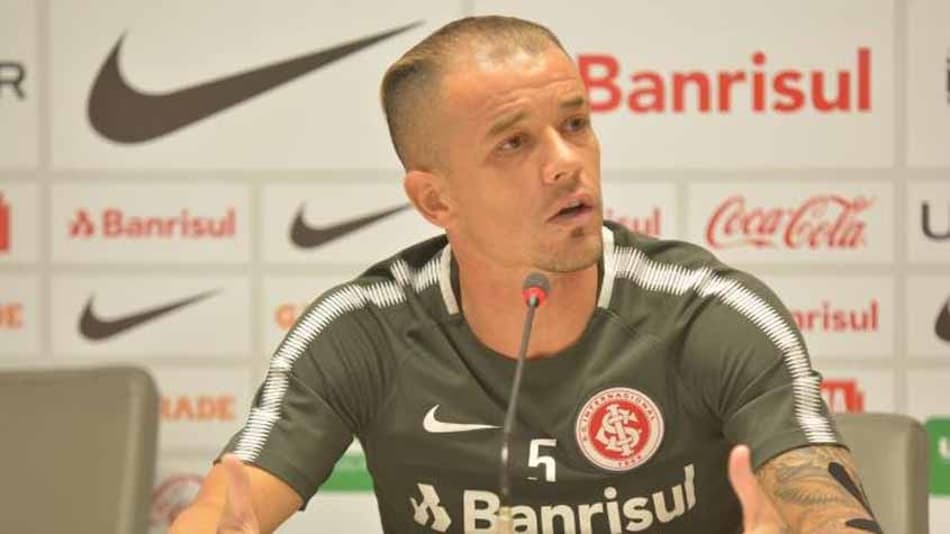 Em live, D'Ale diz que filhos querem defender o Internacional