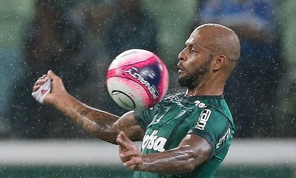 Felipe Melo lamenta erro no pênalti, mas diz: 'Meu melhor jogo aqui'