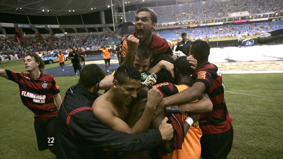 Chuva, apagão e mais: relembre o último Fla-Flu pela semi da Taça Rio