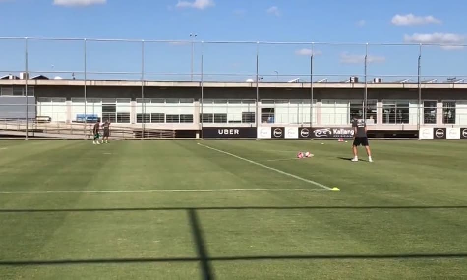 Renato Gaúcho faz golaço em treino do Grêmio; Confira