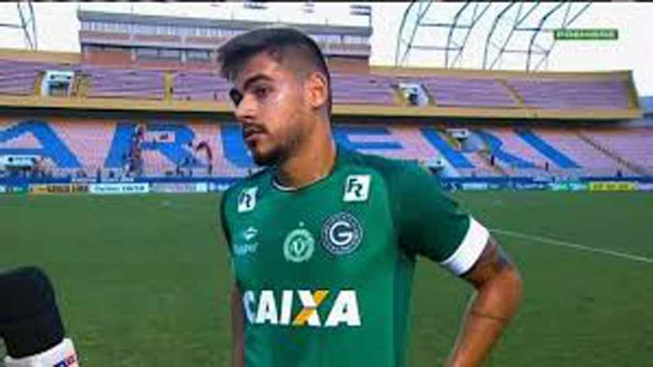 Volante do Goiás sofre lesão no joelho e está fora da semifinal do Goiano