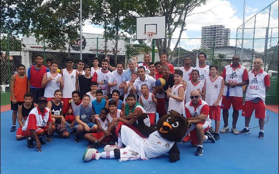 Ídolo do Timão participa de evento esportivo e anima jovens em Osasco