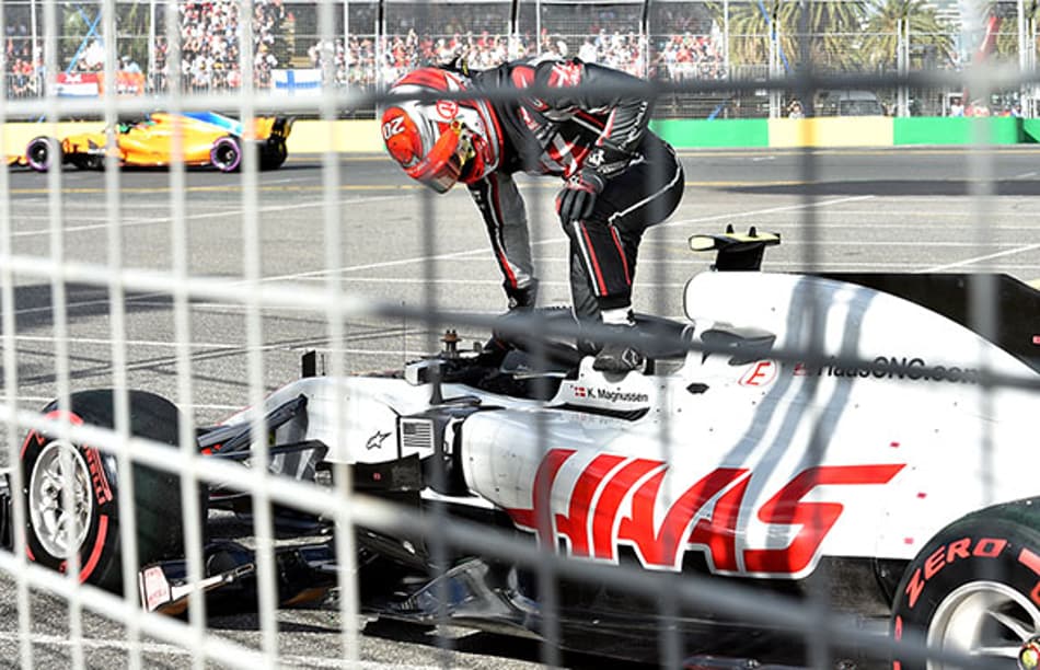 Haas sofre abandono duplo após brilhante começo de prova