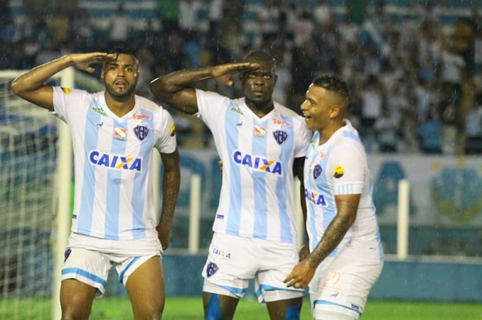 Cassiano, Diego Ivo e Walter comemorando gol pelo Paysandu