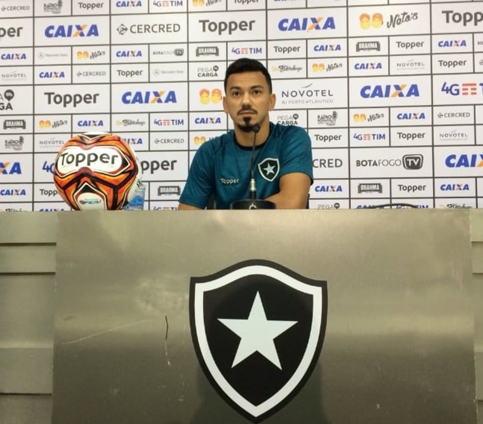 Lindoso cita ‘cobrança interna’ entre os jogadores para vencer o Fla