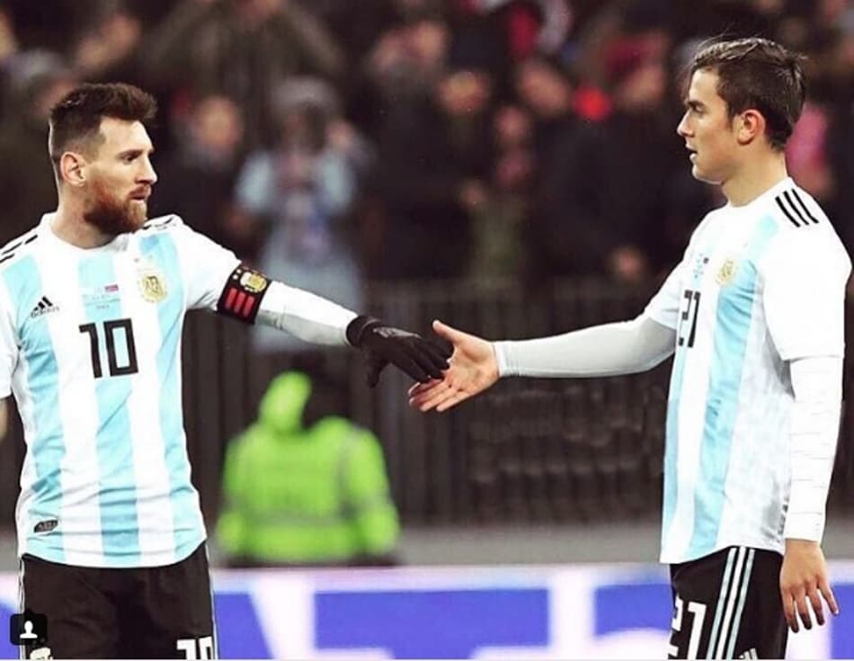 Messi admite dificuldade de jogar com Dybala na seleção