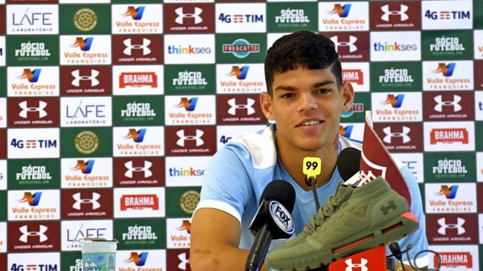 Ayrton Lucas pede atenção e eficiência para clássico com o Vasco