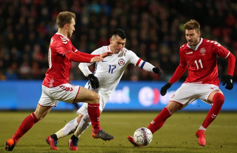 Dinamarca pressiona, mas fica no empate contra o Chile