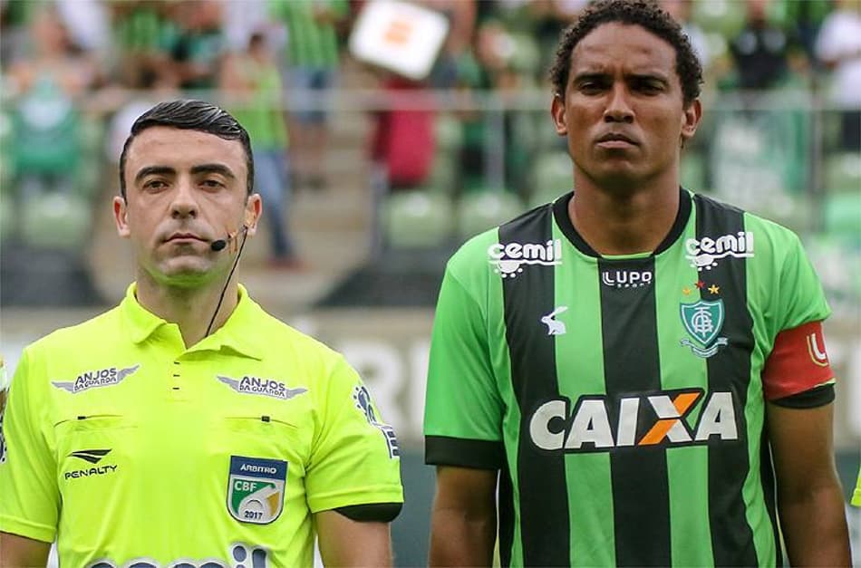 Árbitro acionará Justiça por conta de ofensas na semifinal do Mineiro