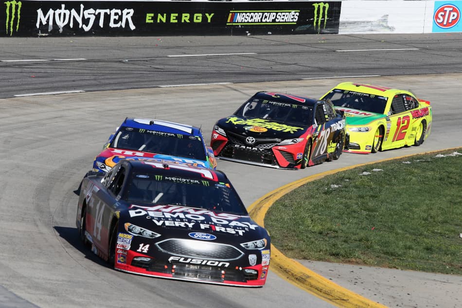 Clint Bowyer volta a vence pela NASCAR em Martinsville