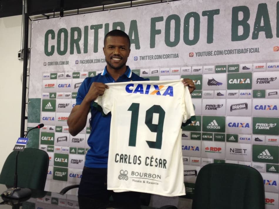 Lateral Carlos César vem emprestado pelo Atlético-MG