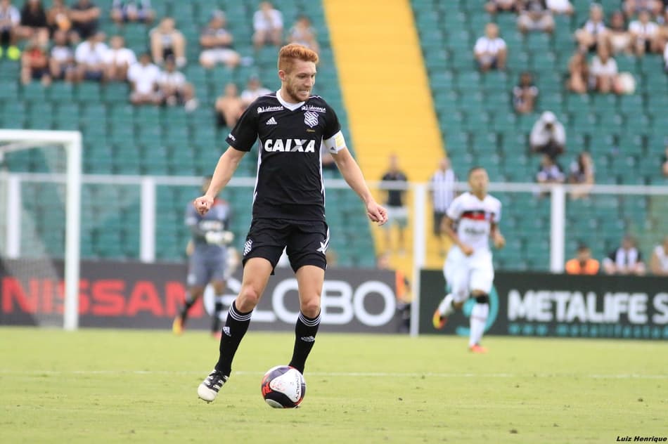 Ferrugem consegue liberação do contrato com Figueirense