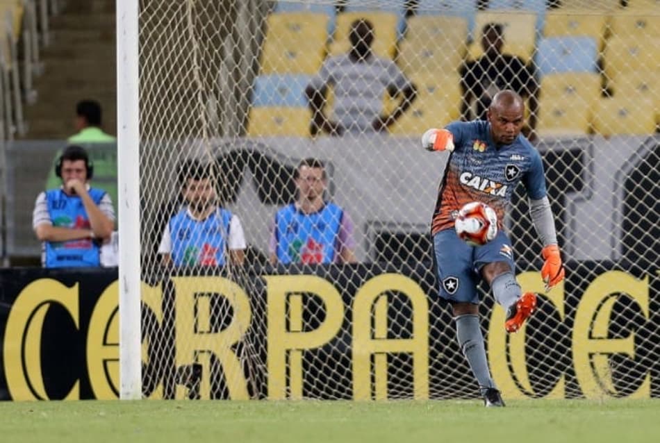 Jefferson explica aposentadoria e ressalta vitória do Botafogo 'com luta, garra e determinação'
