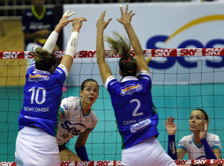 Acostumada a resolver, Monique tenta levar Sesc à 14ª final seguida