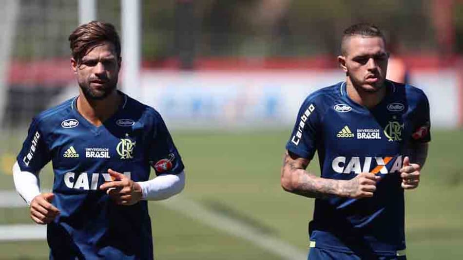 De volta após passagem pela Índia, Thiago Santos treina no Flamengo