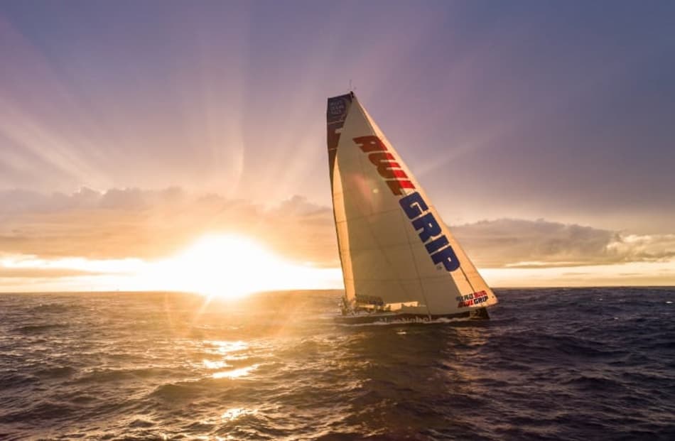 Barcos de Holanda e China brigam por título da etapa do Brasil da Volvo