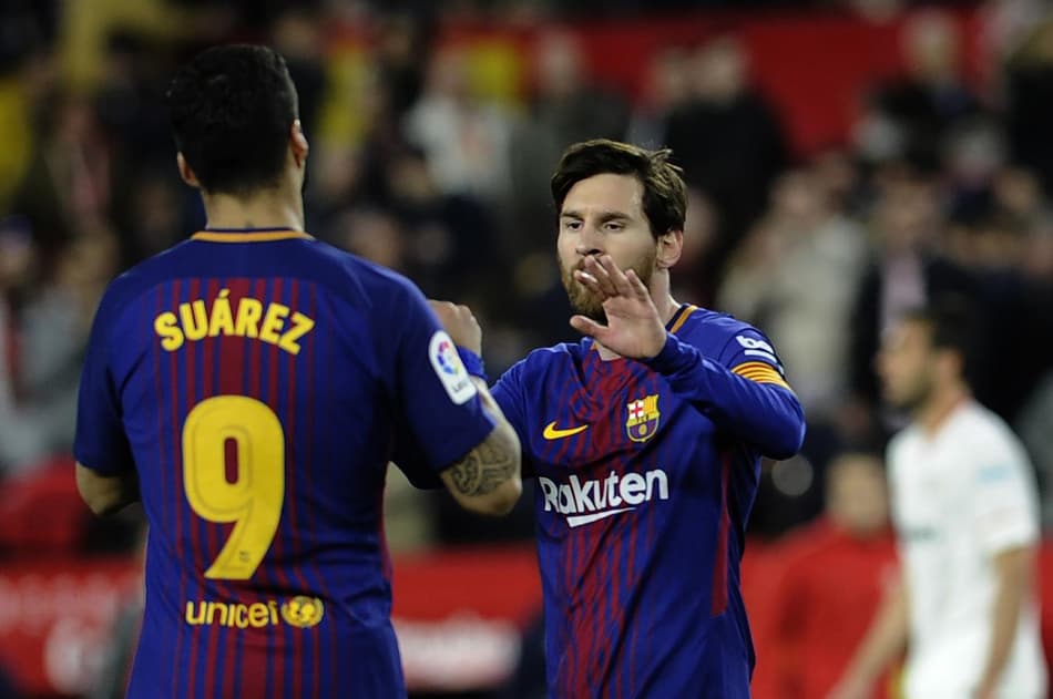 Suaréz e Messi marcam no fim, e Barcelona arranca empate do Sevilla