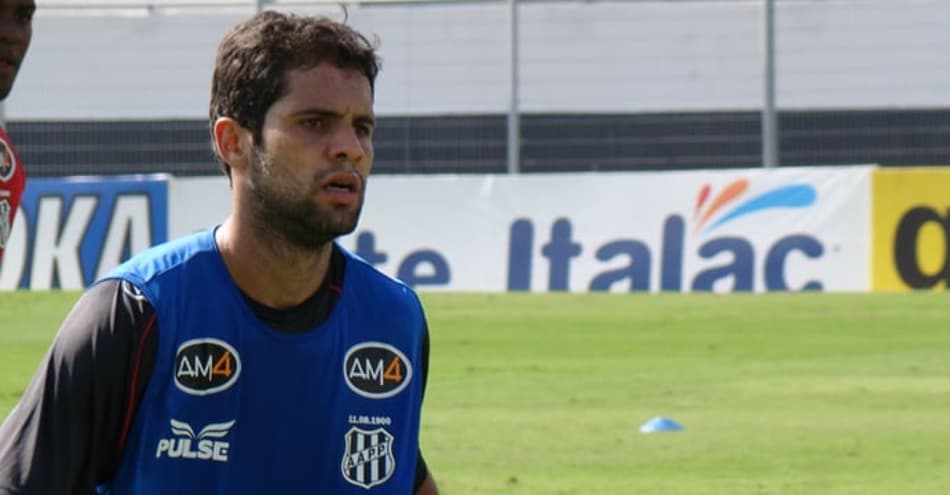 Após anunciar Adilson Goiano, Ponte Preta recua diante da contratação