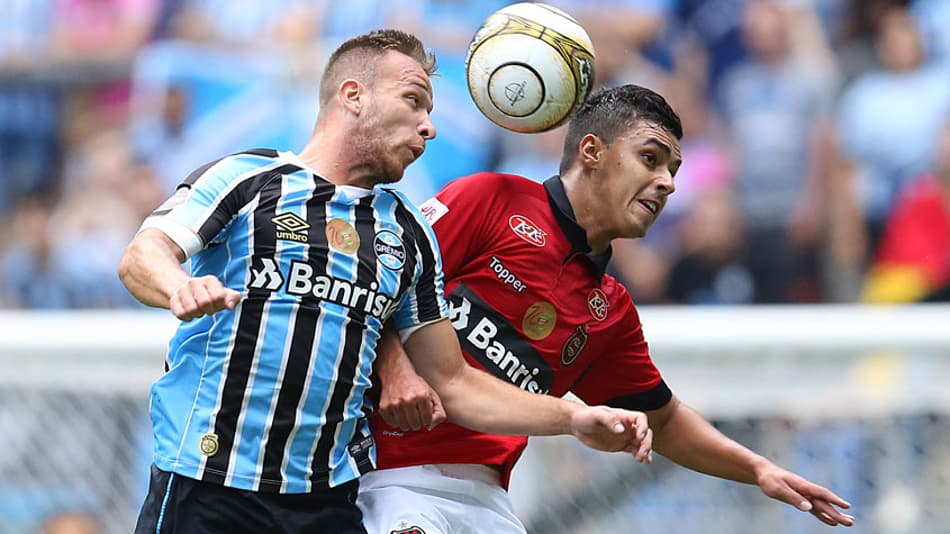 Grêmio dá 'chocolate' no Brasil de Pelotas e fica perto do título