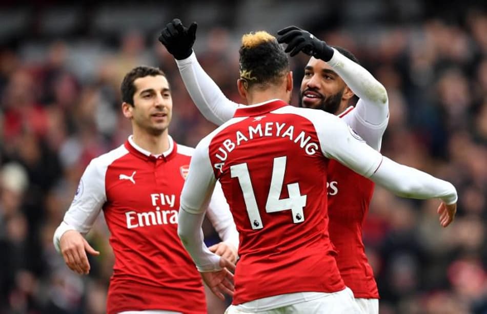 Arsenal e Valencia podem trocar de fornecedora para a próxima temporada