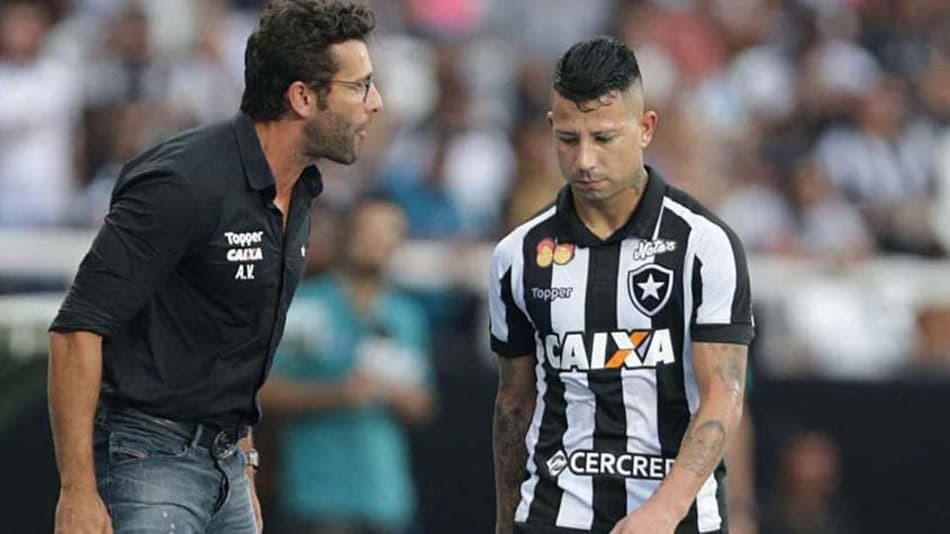 Valencia vira desfalque no Bota, que tem Aguirre entre os relacionados