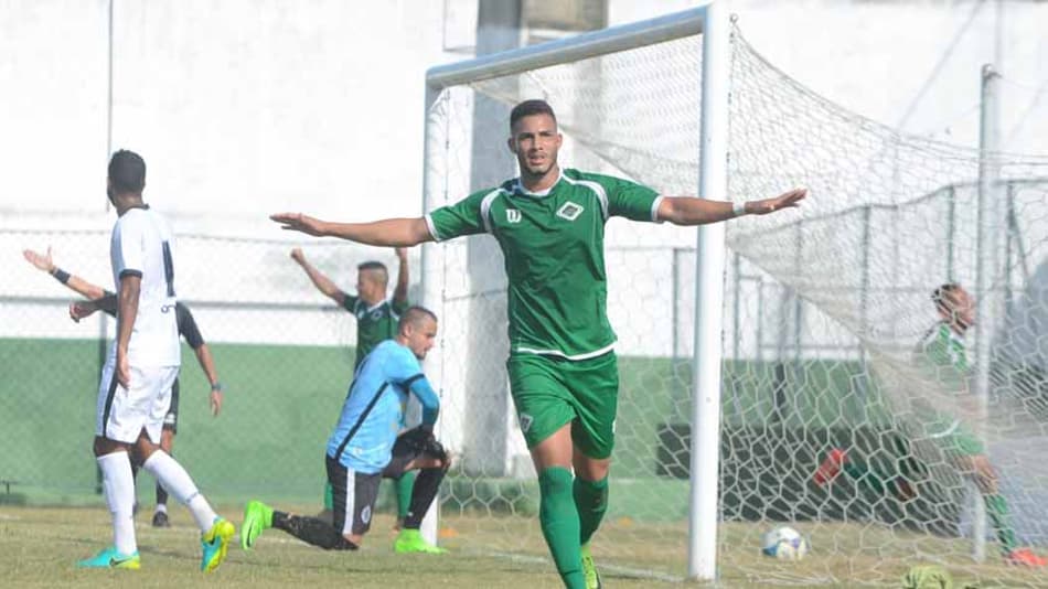 Técnico da Cabofriense afirma que Flu acertou com atacante João Carlos