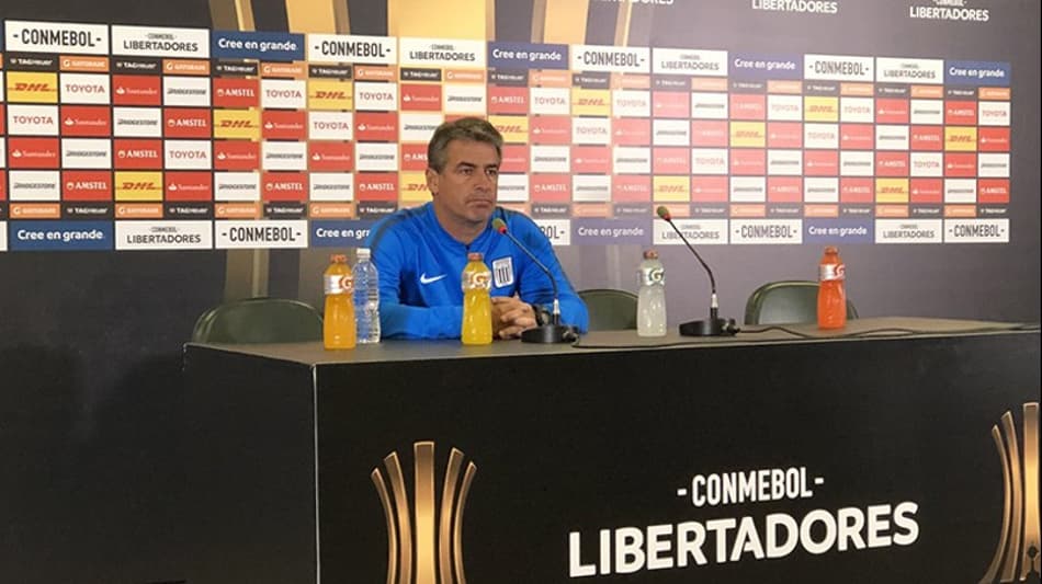 Técnico do Alianza Lima ataca a imprensa peruana após eliminação na Libertadores