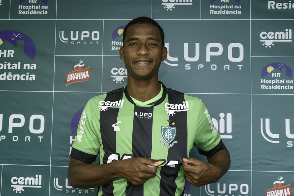 Sem espaço no América-MG, Matheus Sales deixa clube