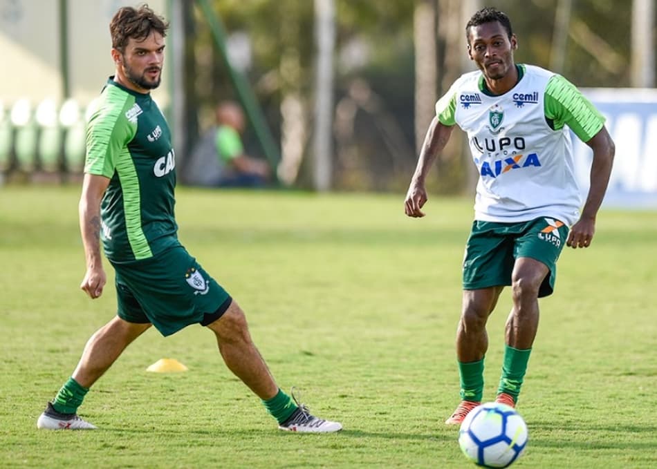 América-MG treina em período integral visando jogo contra o Sport