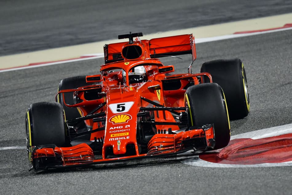 Vettel na pole e Ferrari na primeira fila para o GP do Bahrain de F1