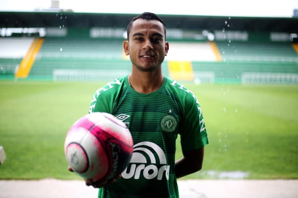 Recuperado de lesão, Nadson busca conquistar titularidade na Chape