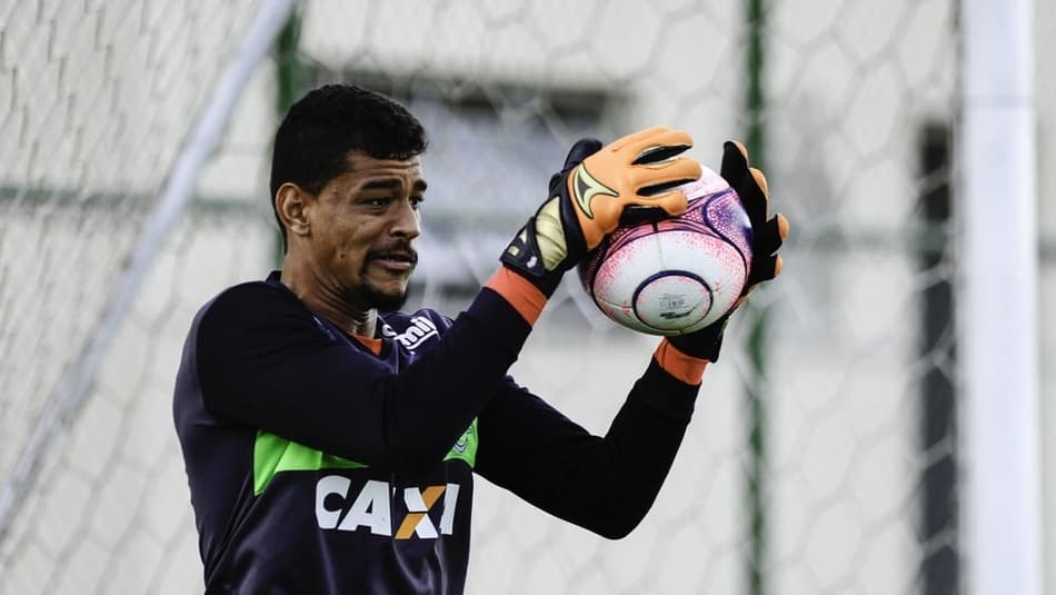 Jory e Fernando Leal disputam vaga no gol do América-MG
