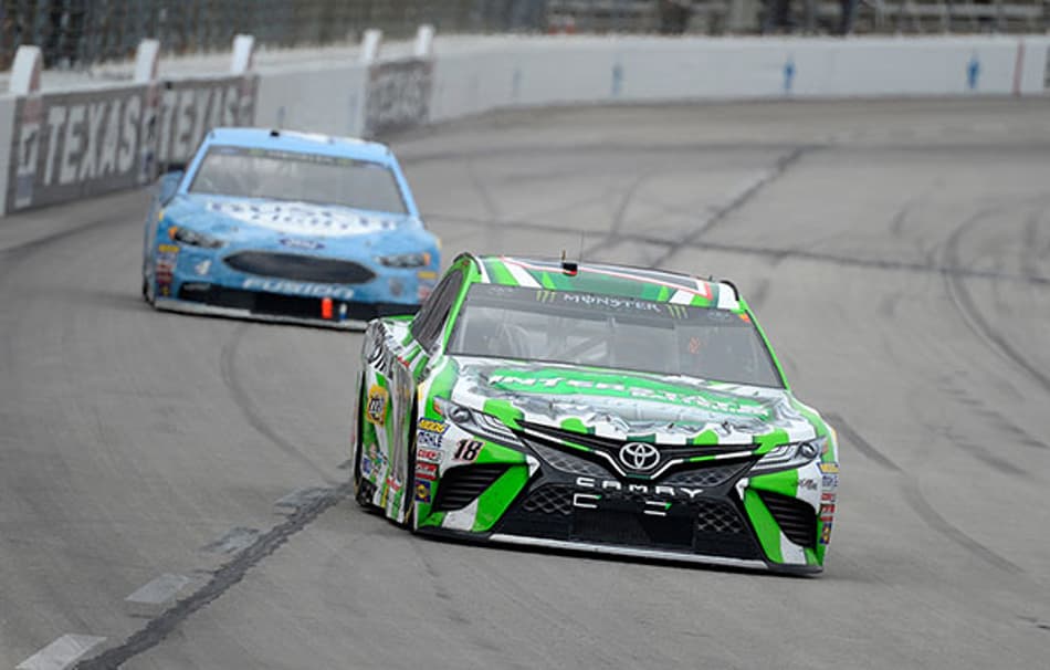 NASCAR: Kyle Busch suporta pressão de Harvick no fim e vence no Texas