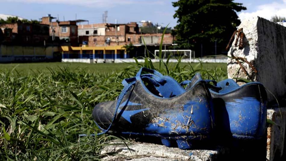 Everest preserva campo onde grandes nomes do futebol carioca foram revelados ou mostraram seu talento