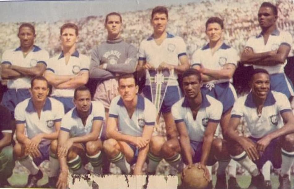 Seleção pode voltar a ter camisa branca. Camisa não foi aposentada em 1950