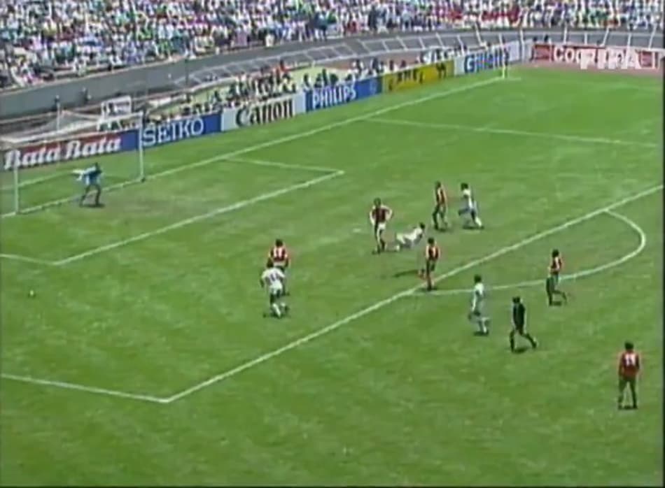 Mexicano ganha prêmio de gol mais bonito da história da Copa do Mundo