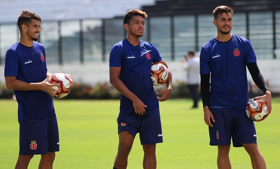 Base do Vasco ganha protagonismo no profissional e busca sequência