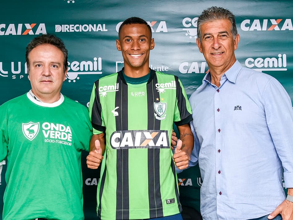 América-MG apresenta novo atacante para temporada