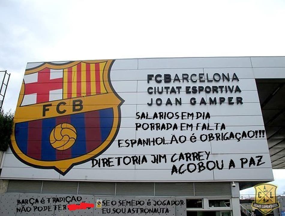 Muros do Barcelona amanheceram pichados após eliminação?