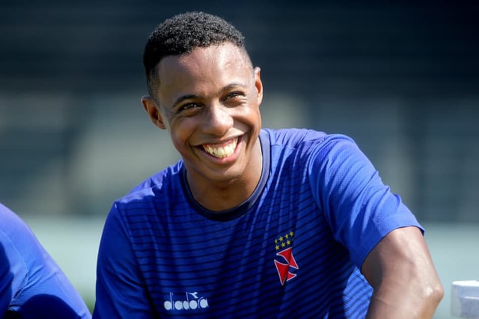 Wellington durante treino em São Januário